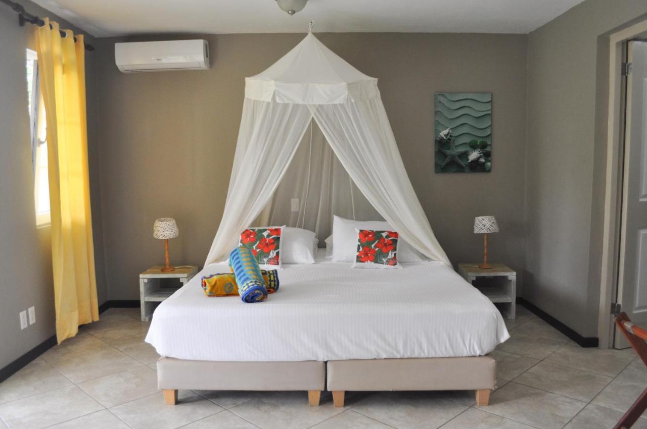 Hibiscus Beach House Jan Thiel エクステリア 写真