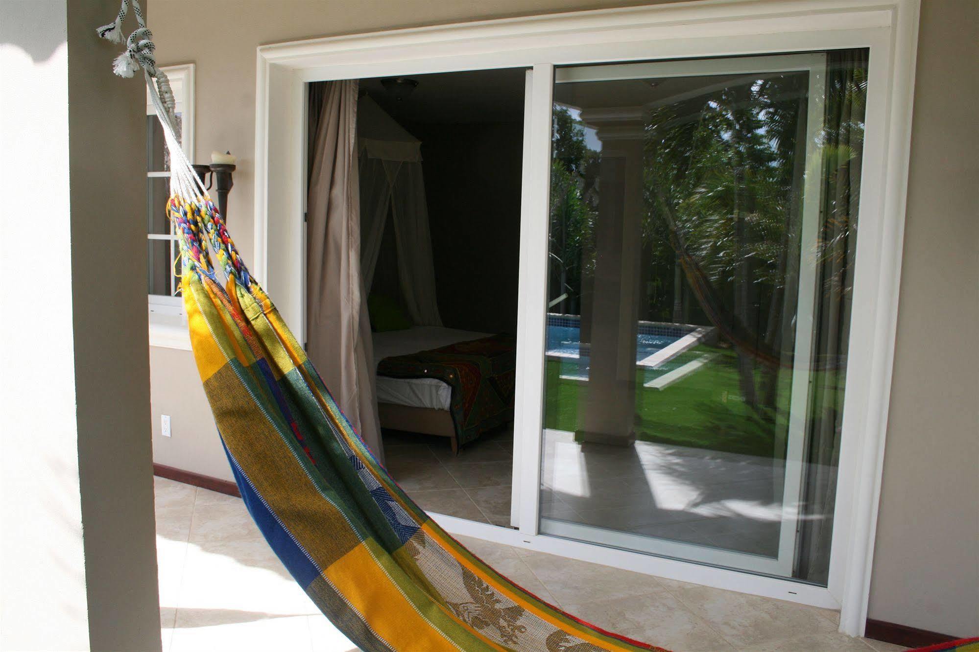 Hibiscus Beach House Jan Thiel エクステリア 写真